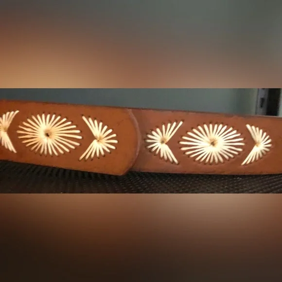 Brown Leather Western/BOHO Belt with Gold Buckle SZ L - Picture 2 of 7